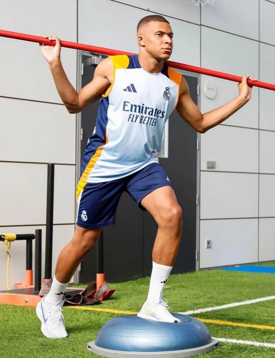 姆巴佩在中国队比赛中战术调整，刷新纪录引发热议！的简单介绍j9游戏APP下载