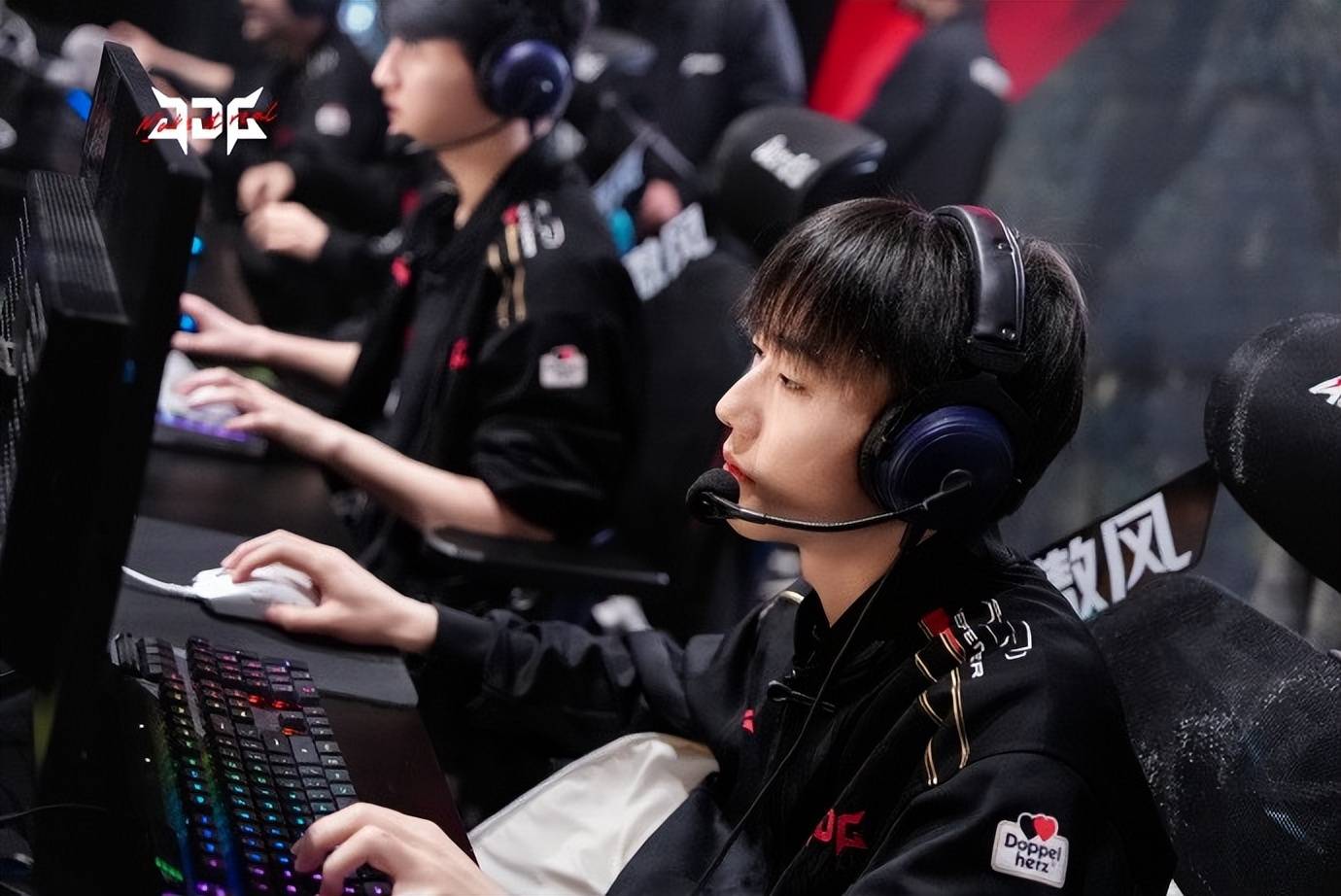  Scout重返赛场，爆冷首场状态出色，IG观众沸腾！上演精彩一战九游体育手机版