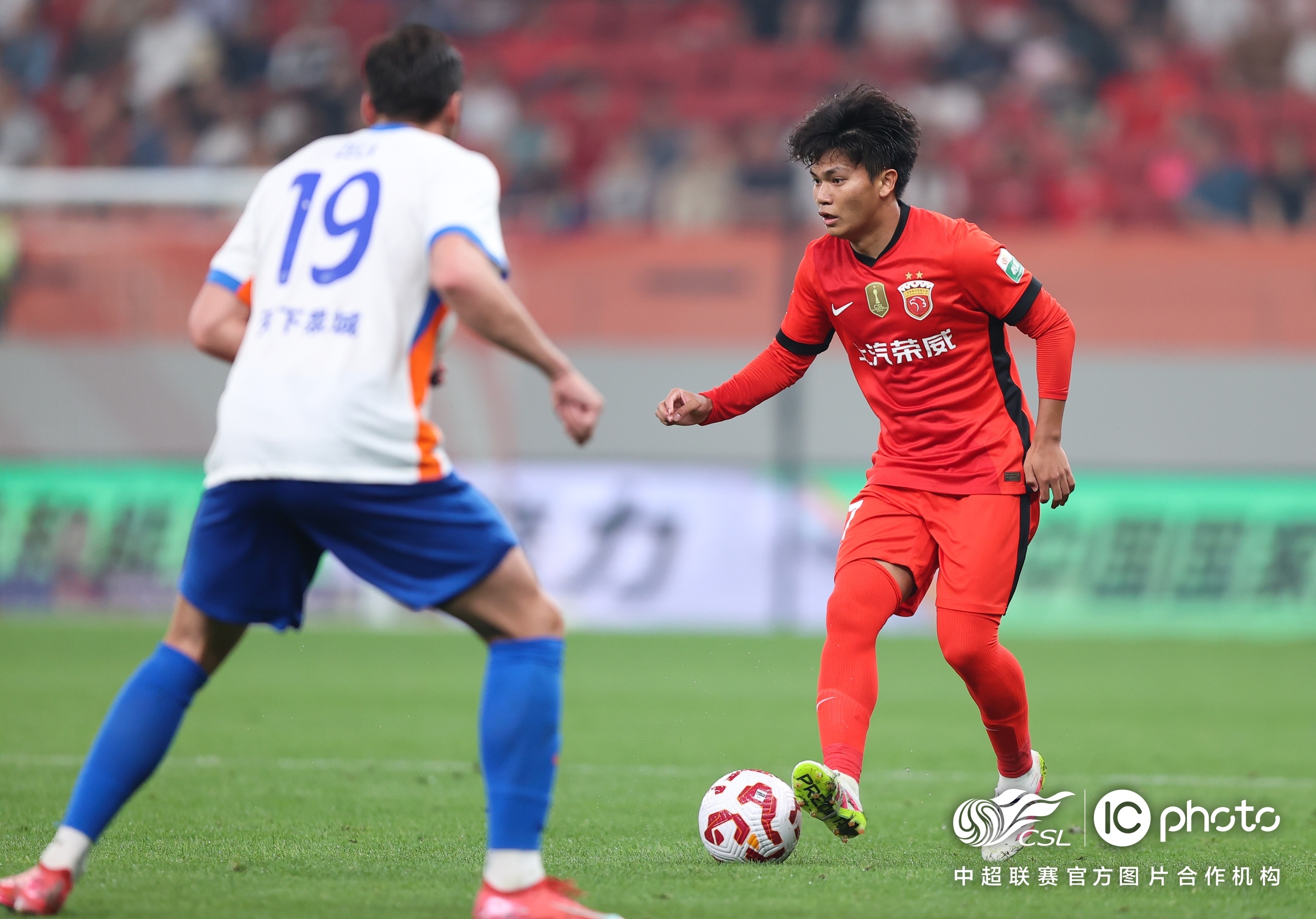 关于风云突变！上海海港窗口期队长鼓劲，足总杯版图或变，震撼外界，临场指挥获称赞的信息j9游戏官方下载